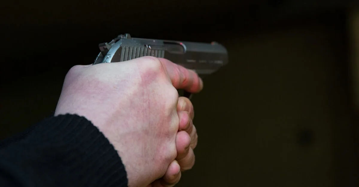 A pistol with bullets found in Kaunas, three men detained in custody