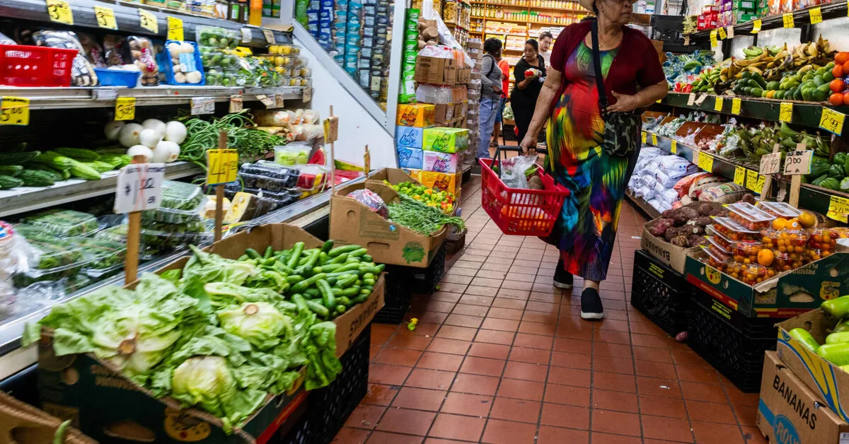 JAV retail sales volumes grew much more slowly in June, consumers reduced spending