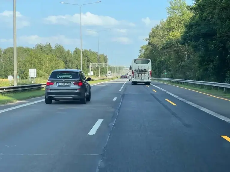 15min iliustr./Geltonos juostos A1: vairuotojai jų nesilaiko