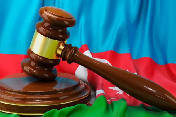 Represijas prieš žiniasklaidą tęsiantis Azerbaidžanas įkalino žurnalistus, NVO darbuotojus