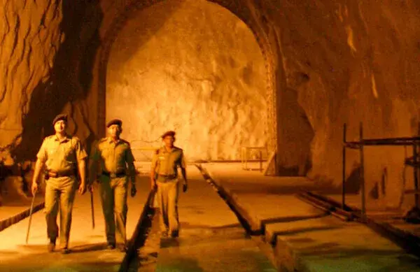 Explosion in Indian tunnel: 9 people died, 15 more trapped