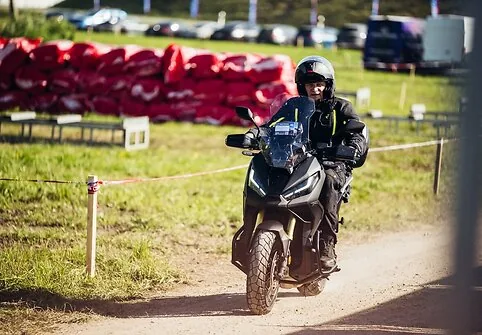 Vitoldas Milius ir jo kelionė motoroleriu 1006 km lenktynių metu