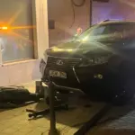 A drunk driver in Vilnius rammed the sculpture „Water Carrier“