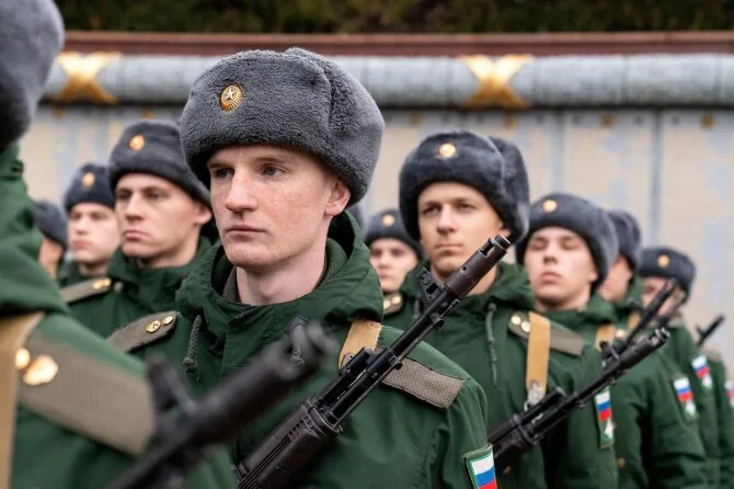 Shutterstock photo/ Russian soldiers