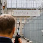 In Vilnius prison, a detainee attacked an officer, injuring his face