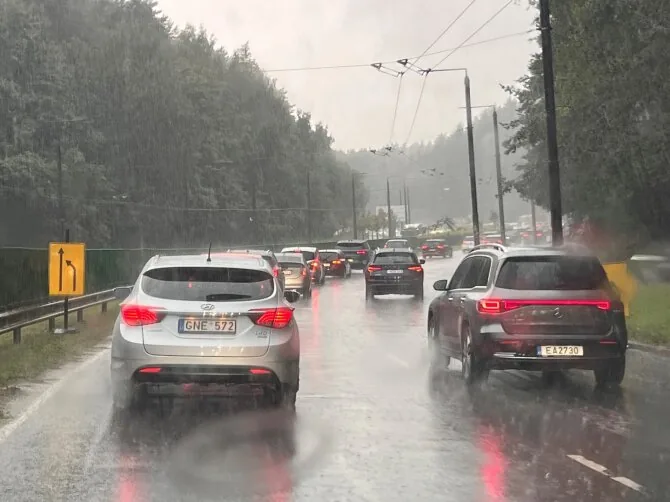 15min nuotr./Pirmadienio liūtis Vilniuje