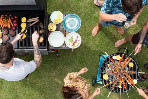 Gastroenterologist warns vacationers: the most common mistakes that turn summer rest into a visit to the emergency room