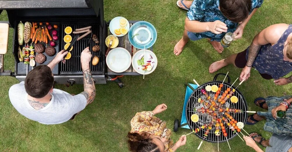 Gastroenterologist warns vacationers: the most common mistakes that turn summer rest into a visit to the emergency room