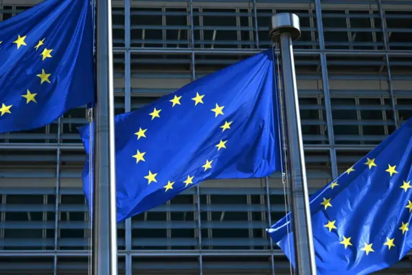 The EU considering banning children from using social networks awaits expert opinions
