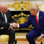 Donaldas Trumpas žada padėti Libanui siekti taikos su Izraeliu