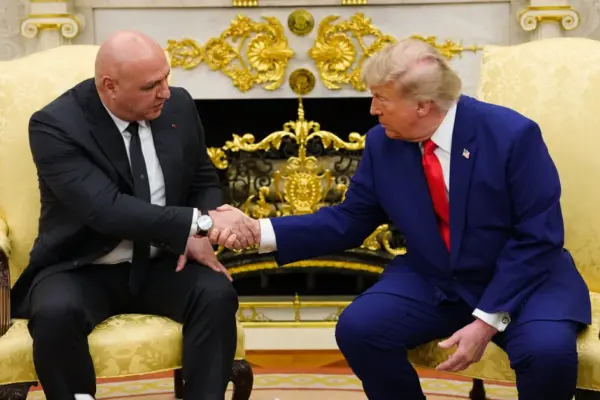 Donaldas Trumpas žada padėti Libanui siekti taikos su Izraeliu