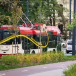 Įspėja keleivius: šiomis kryptimis gali vėluoti viešasis transportas