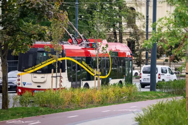 Įspėja keleivius: šiomis kryptimis gali vėluoti viešasis transportas