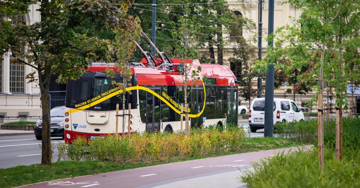 Įspėja keleivius: šiomis kryptimis gali vėluoti viešasis transportas
