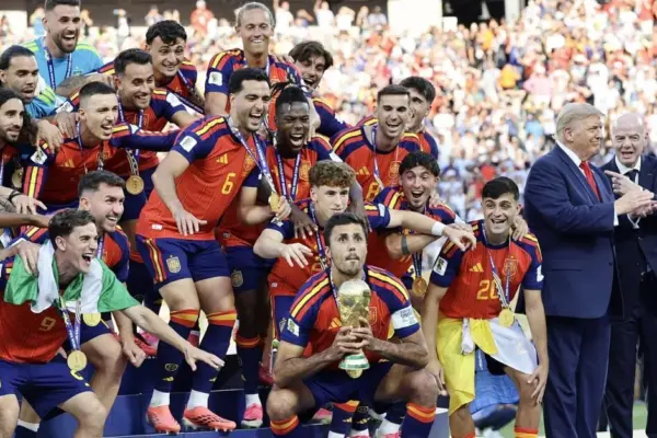 Did the Spanish team and FIFA really cut Trump out of the awards ceremony photos?