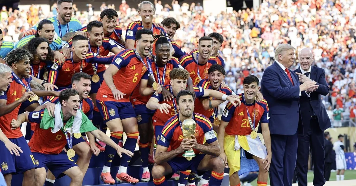Did the Spanish team and FIFA really cut Trump out of the awards ceremony photos?