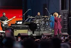 Emeli Sande at the Sea Festival concert