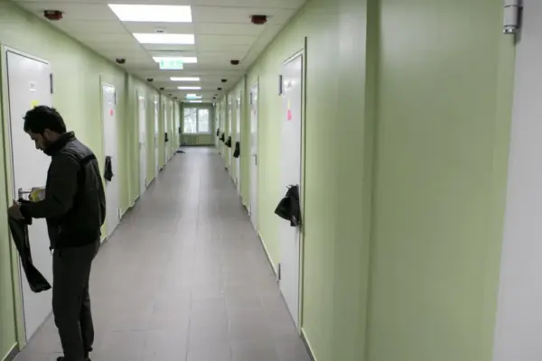 When the parliamentary controllers identified deficiencies in migrant accommodation sites, the institutions promise to fix them