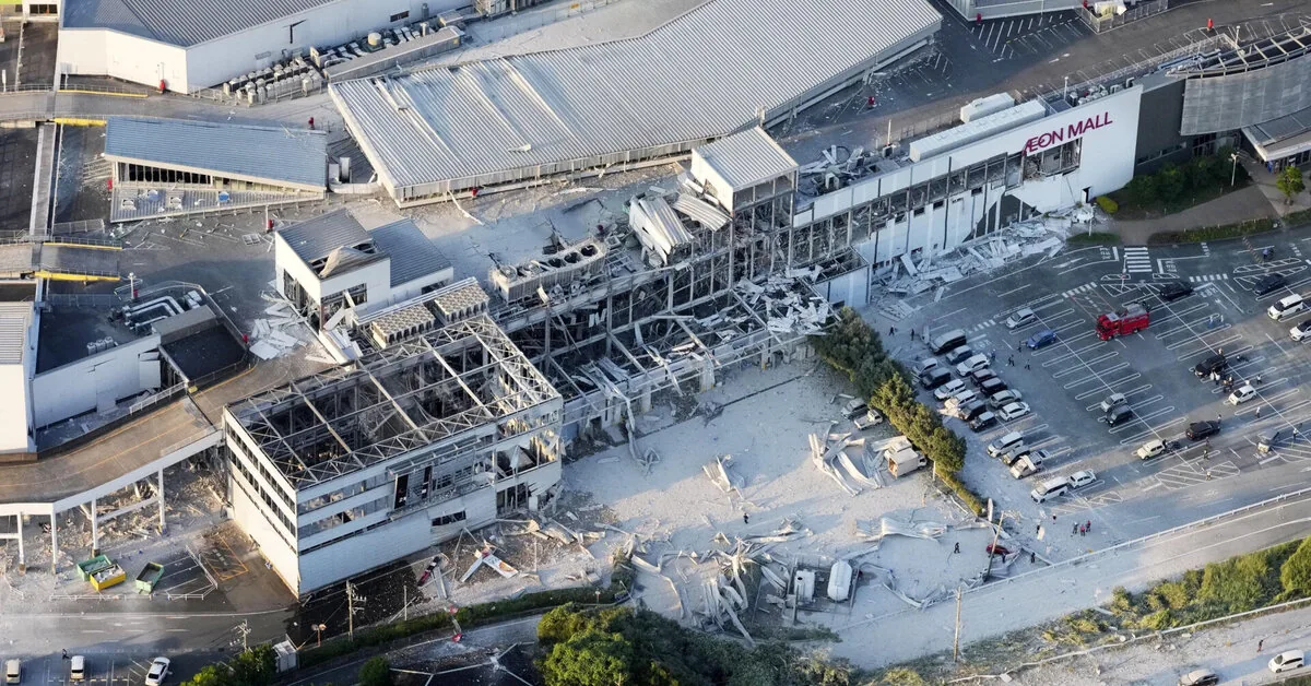 People trapped in a shopping center in Japan after an earthquake