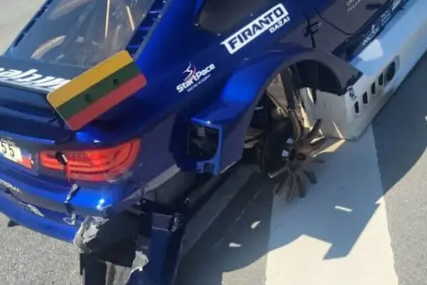 In Palanga, the "Mitjet" race qualification was stopped: the car's wheel turned into a "starfish"