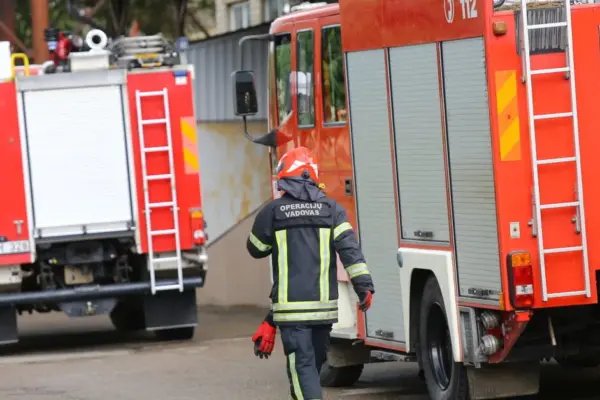 In Mažeikiai district, a farm building caught fire: managed to save the garage, greenhouse, and an antique "Volga"