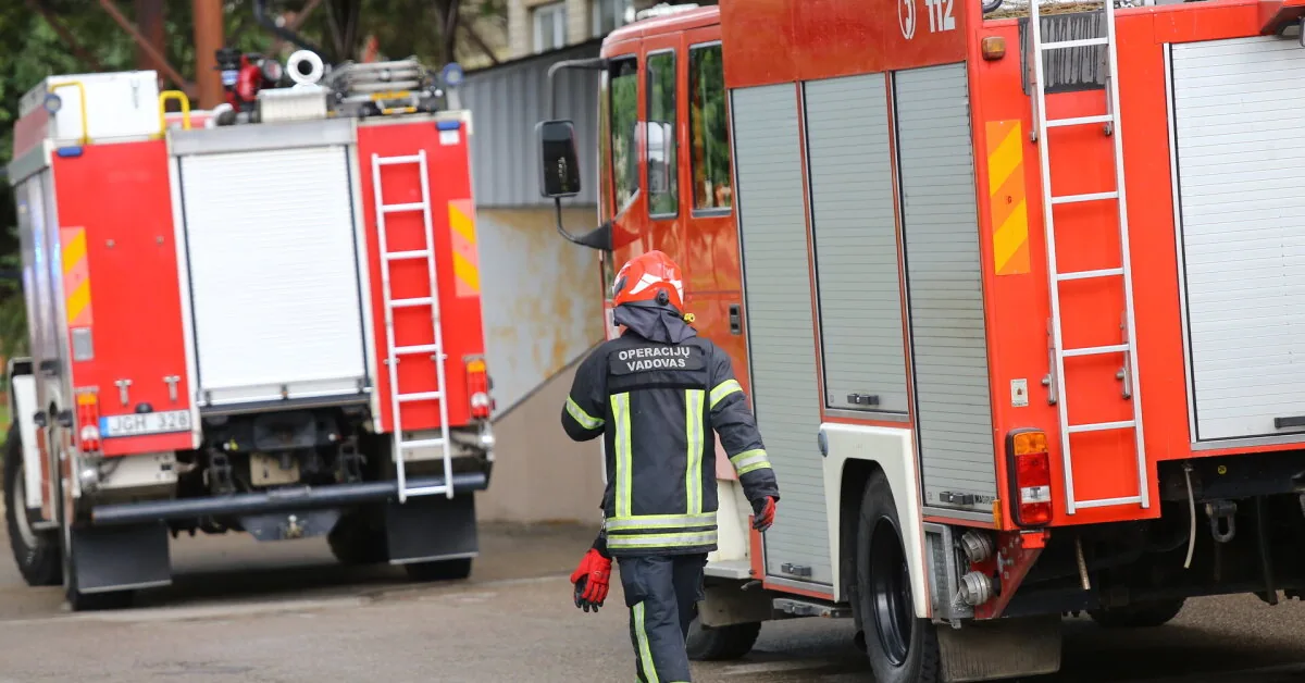 In Mažeikiai district, a farm building caught fire: managed to save the garage, greenhouse, and an antique "Volga"