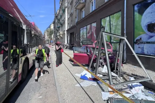 In Vilnius, a "Prius" car crashed into a bus stop, two women were injured, traffic was closed