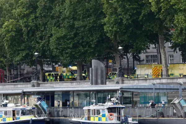 London police: five officers injured after patrol boat crashed into bridge