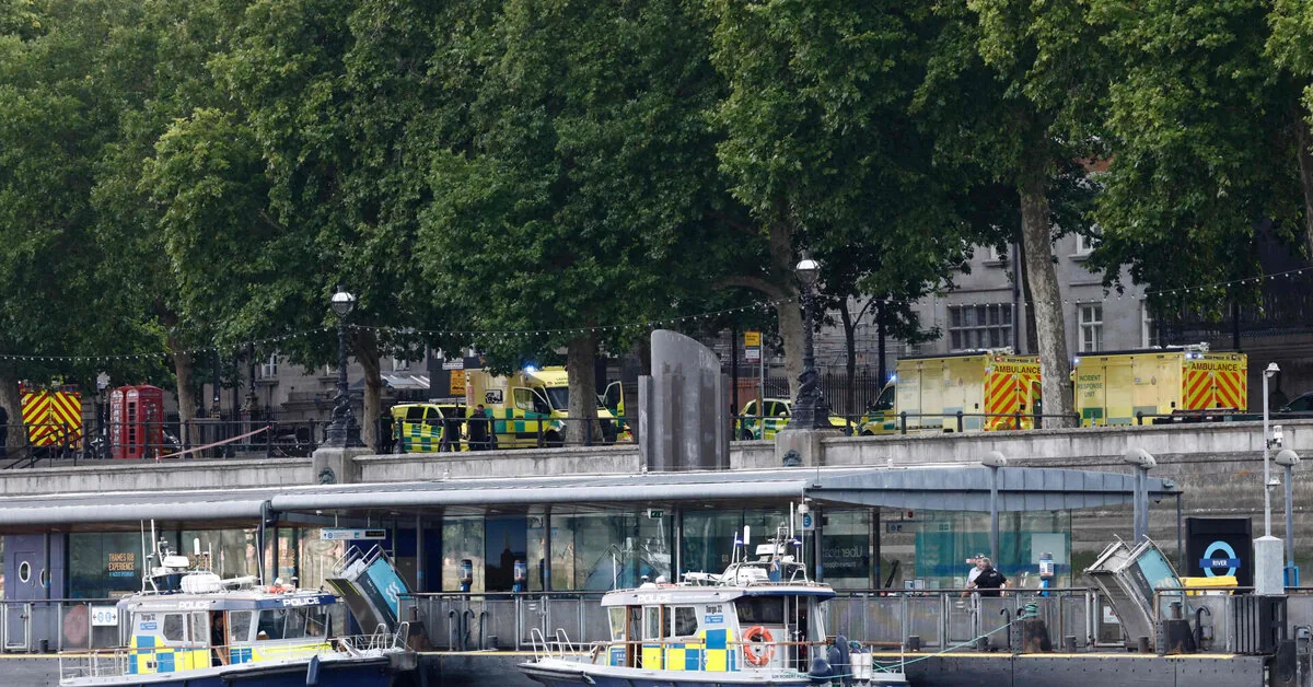 London police: five officers injured after patrol boat crashed into bridge