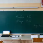 The Parliament has withdrawn the requirement to pass three final exams in order to receive the certificate
