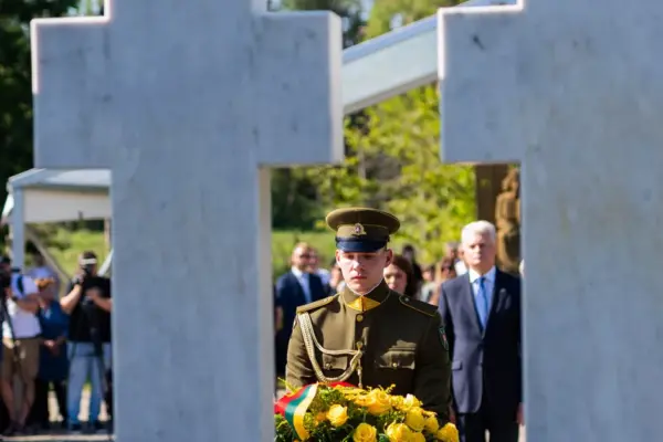 BNS Sprint: Commemoration of the Medininkai killings, plans for an extraordinary Seimas session, and discussions on defense funding