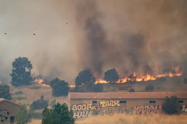 15,000 people evacuated in Spain due to new fire outbreak