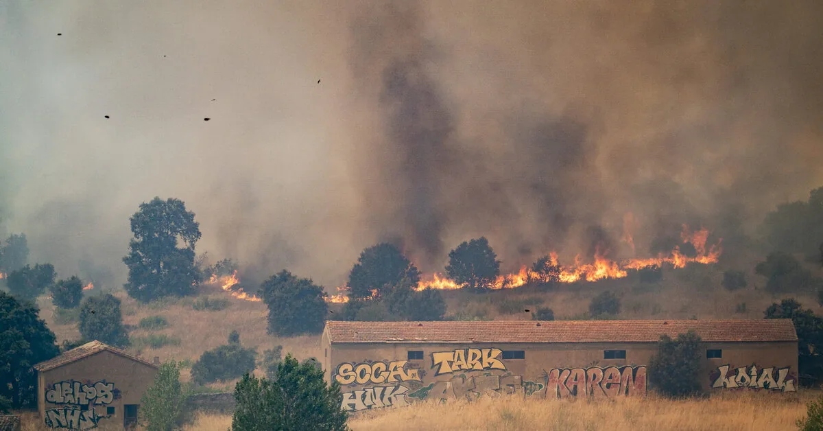 15,000 people evacuated in Spain due to new fire outbreak