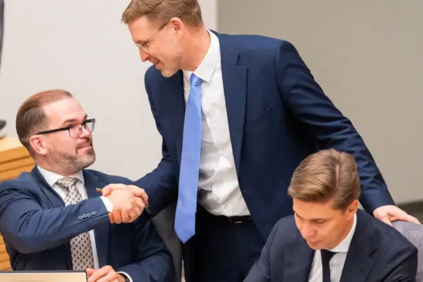 Opposition expressing doubt about the legitimacy of the XXI Government, the Seimas approved its program