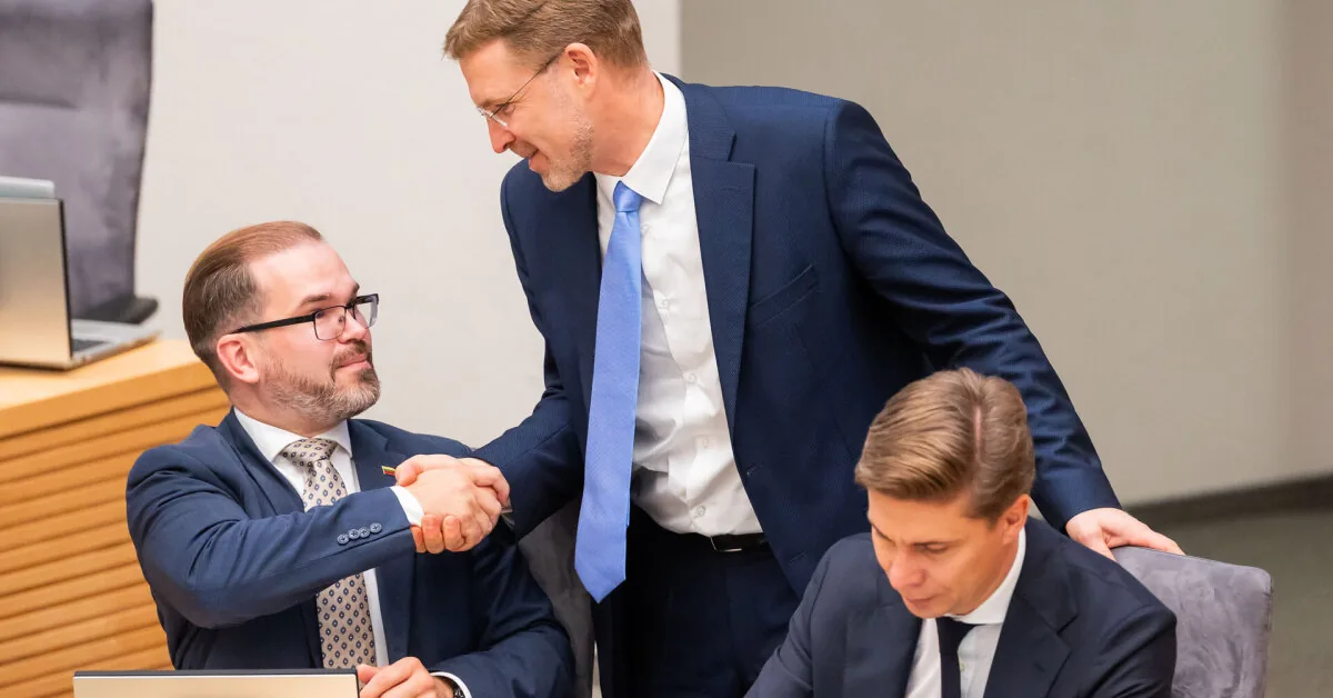 Opposition expressing doubt about the legitimacy of the XXI Government, the Seimas approved its program