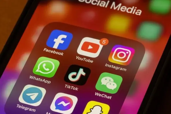 Facebook and Instagram networks experienced disruptions worldwide