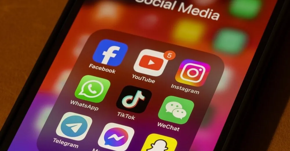 Facebook and Instagram networks experienced disruptions worldwide
