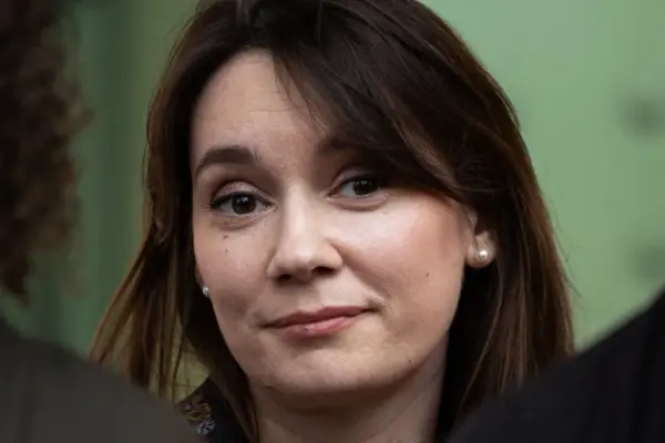 Russian commentator calls the order for her to leave France censorship