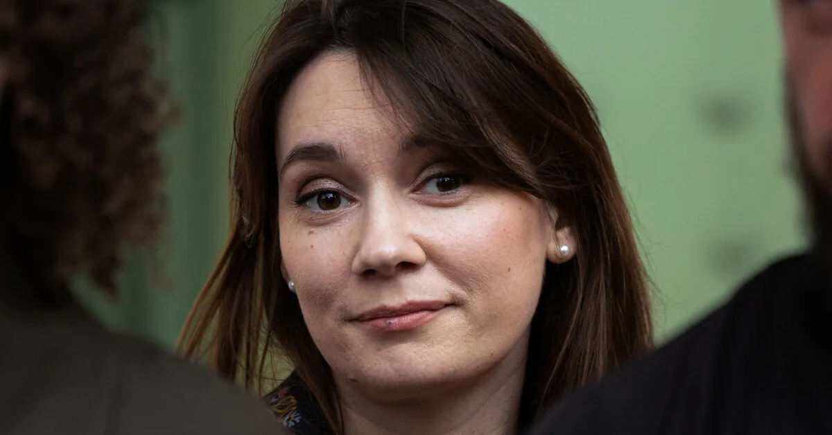 Russian commentator calls the order for her to leave France censorship
