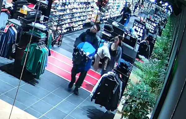 Goods worth 400 euros stolen from a store in Kaunas: police are looking for these individuals