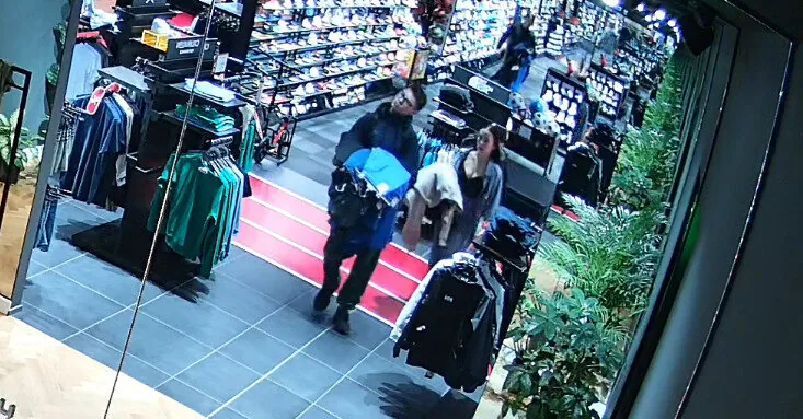 Goods worth 400 euros stolen from a store in Kaunas: police are looking for these individuals