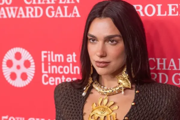 3 books recommended by music star Dua Lipa