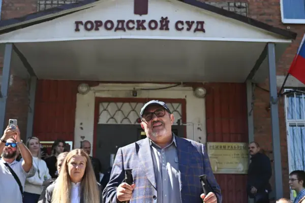 Russia fined a politician opposing the war in a chaotic court session