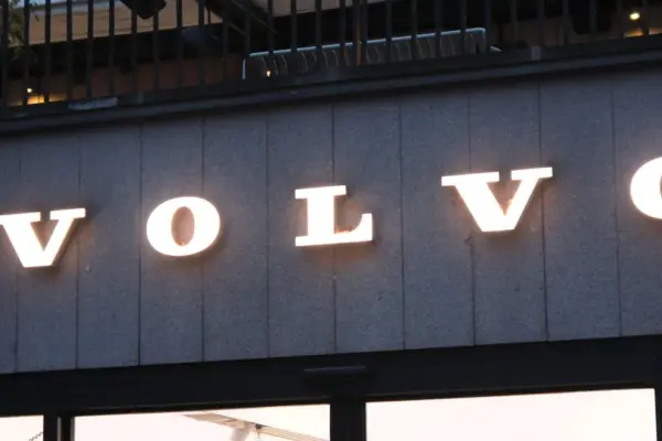 „Volvo“ announces a sales decline in a "challenging" environment