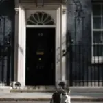Cat Larry welcomes his seventh UK Prime Minister: "Politicians come and go"