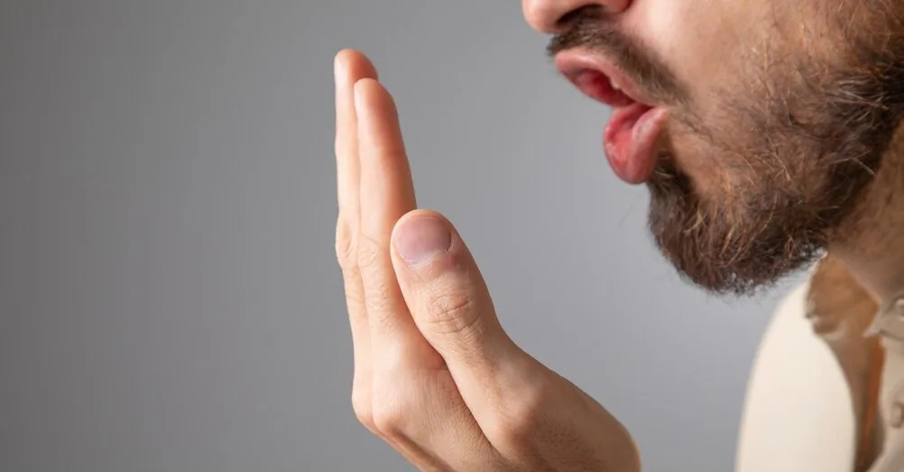 When bad breath signals more serious diseases: one of them is very common