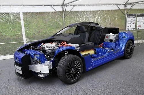 Toyota nuotr./„Toyota Mirai“ vandenilio elementų jėgainė (FCEV)