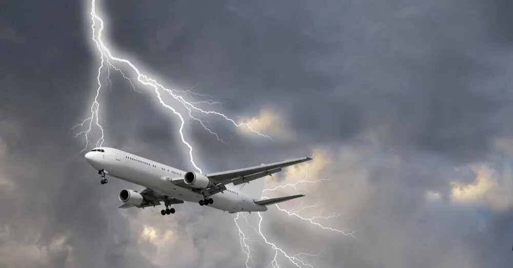 Powerful lightning strike on aircraft: experts reveal what passengers would experience in such a case