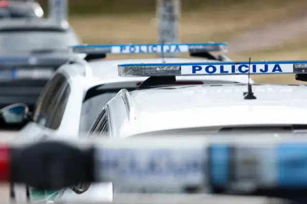 Near Vievis – accident: rescuers freed a person trapped in a car