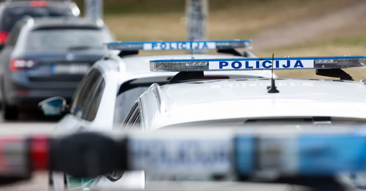 Near Vievis – accident: rescuers freed a person trapped in a car